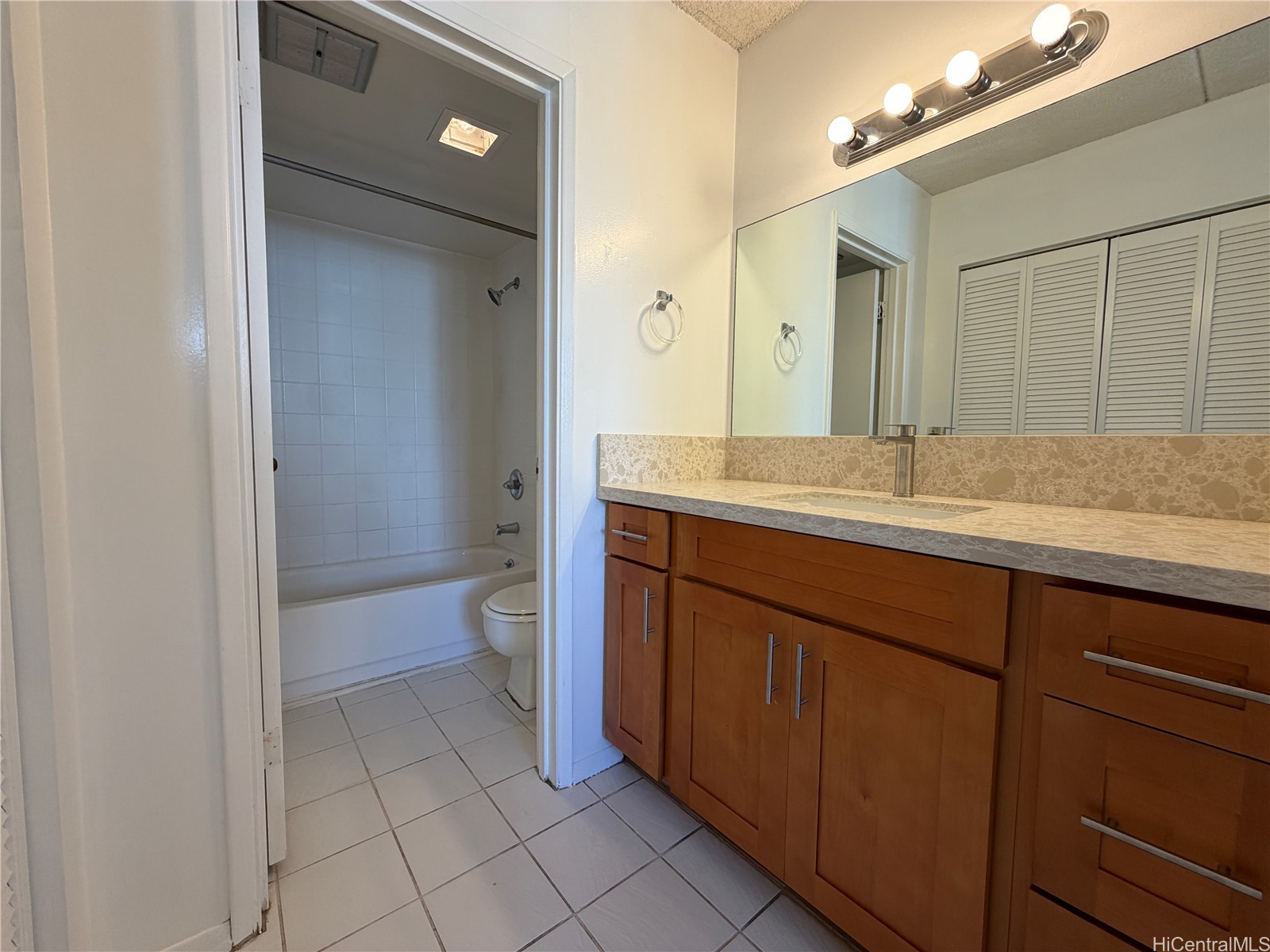 2240 Kuhio Avenue 1002 Property Photo 4