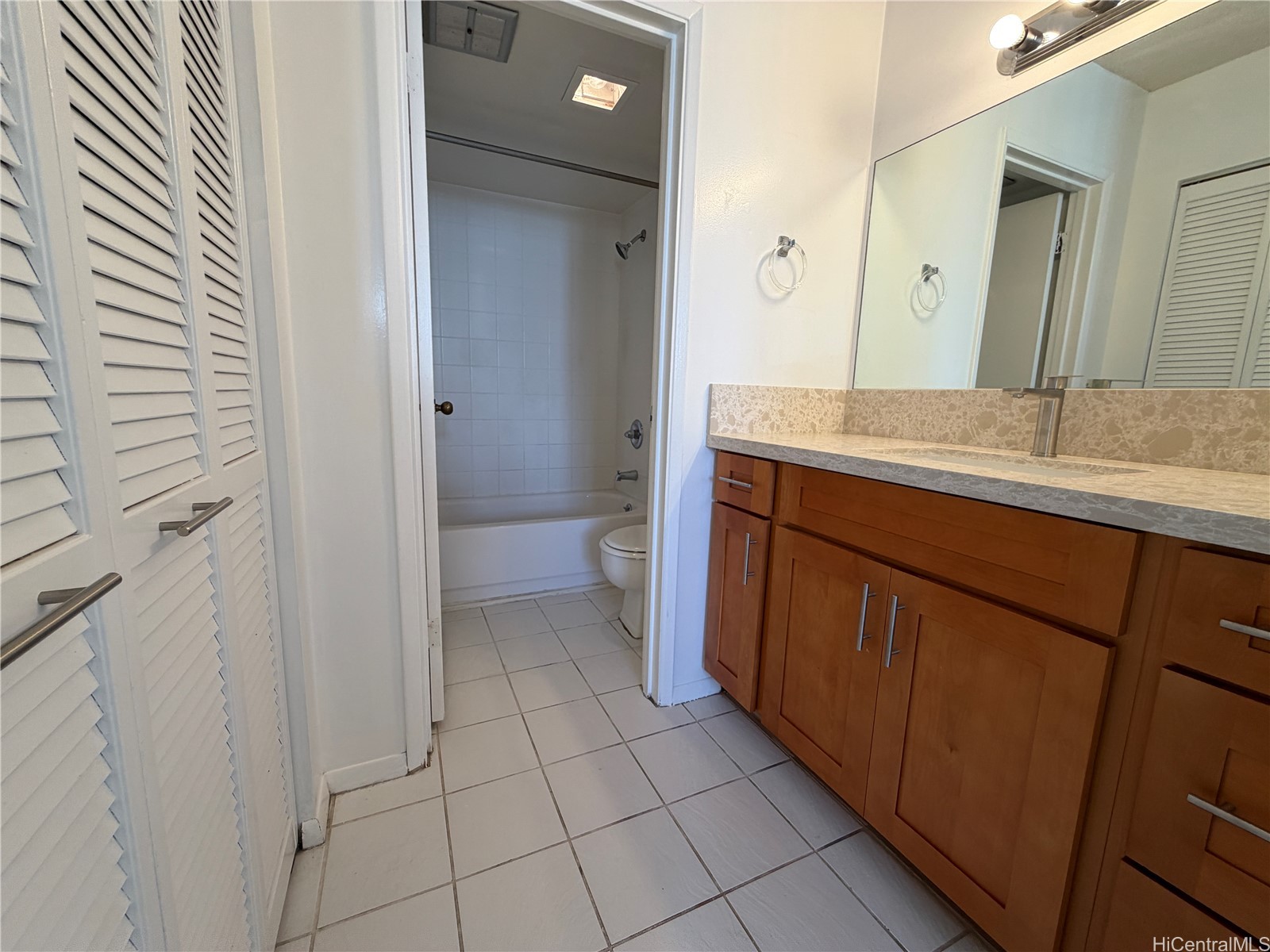 2240 Kuhio Avenue 1002 Property Photo 5
