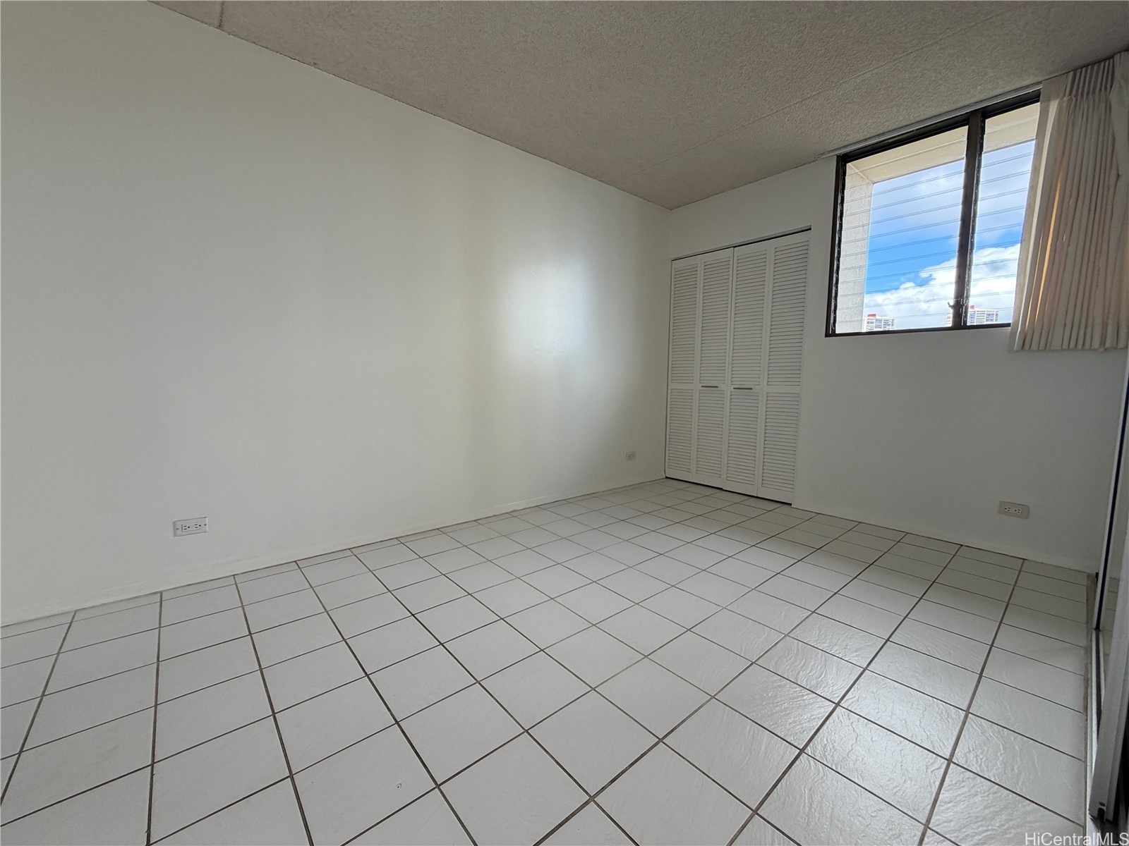 2240 Kuhio Avenue 1002 Property Photo 6