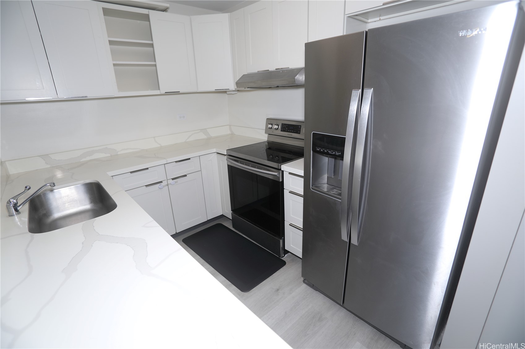 1717 Mott Smith Drive 914 Property Photo 4