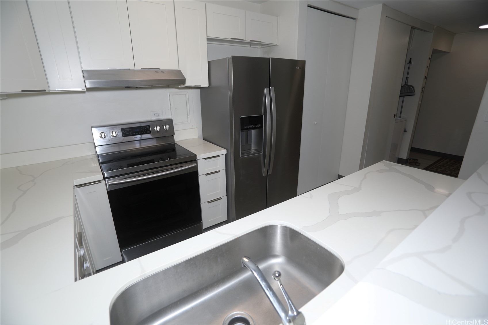 1717 Mott Smith Drive 914 Property Photo 5