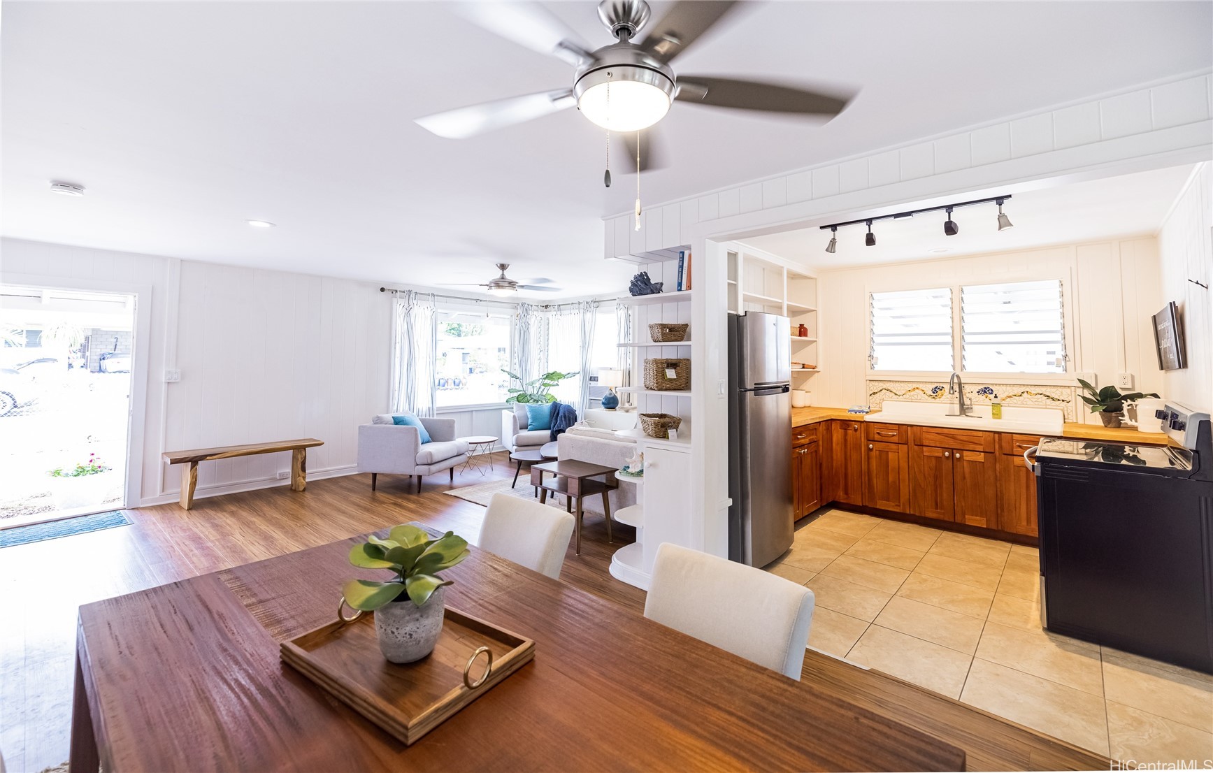 1096 Liku Street Property Photo 7