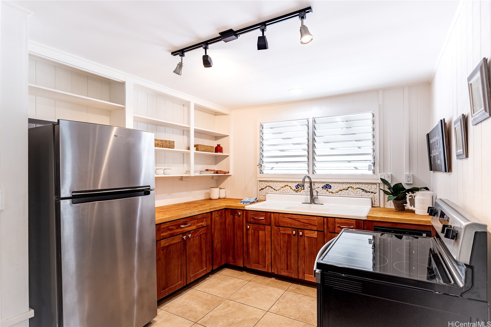1096 Liku Street Property Photo 8