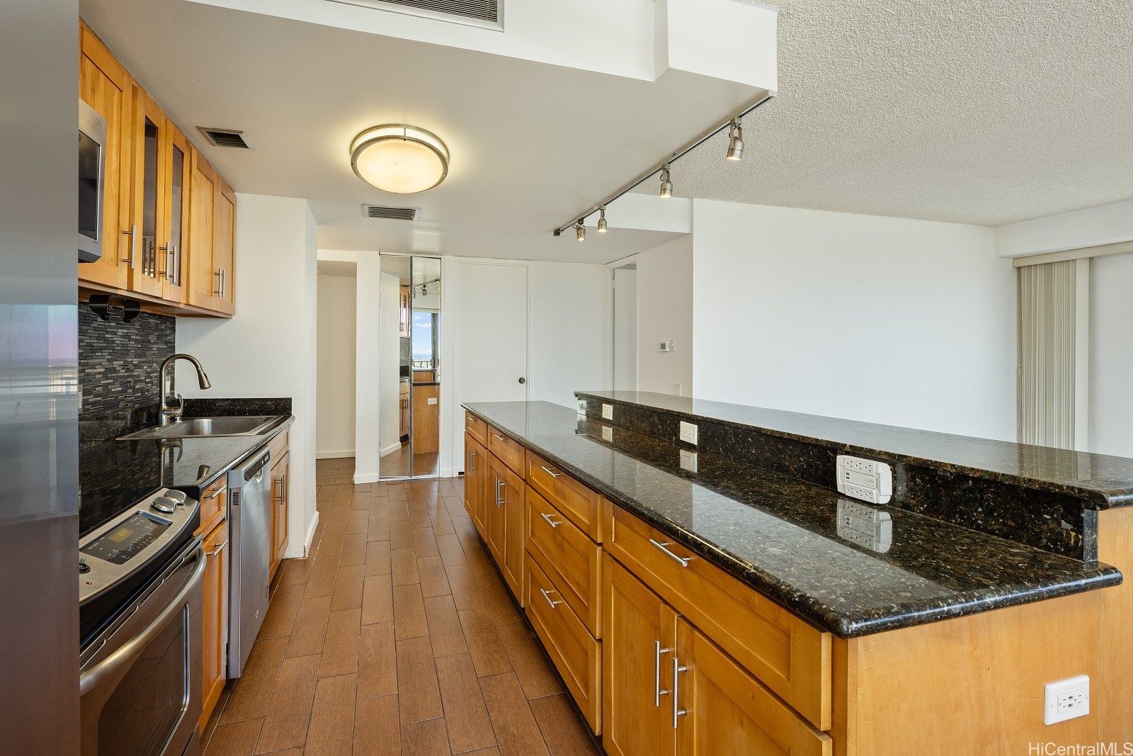 700 Richards Street 809 Property Photo 6