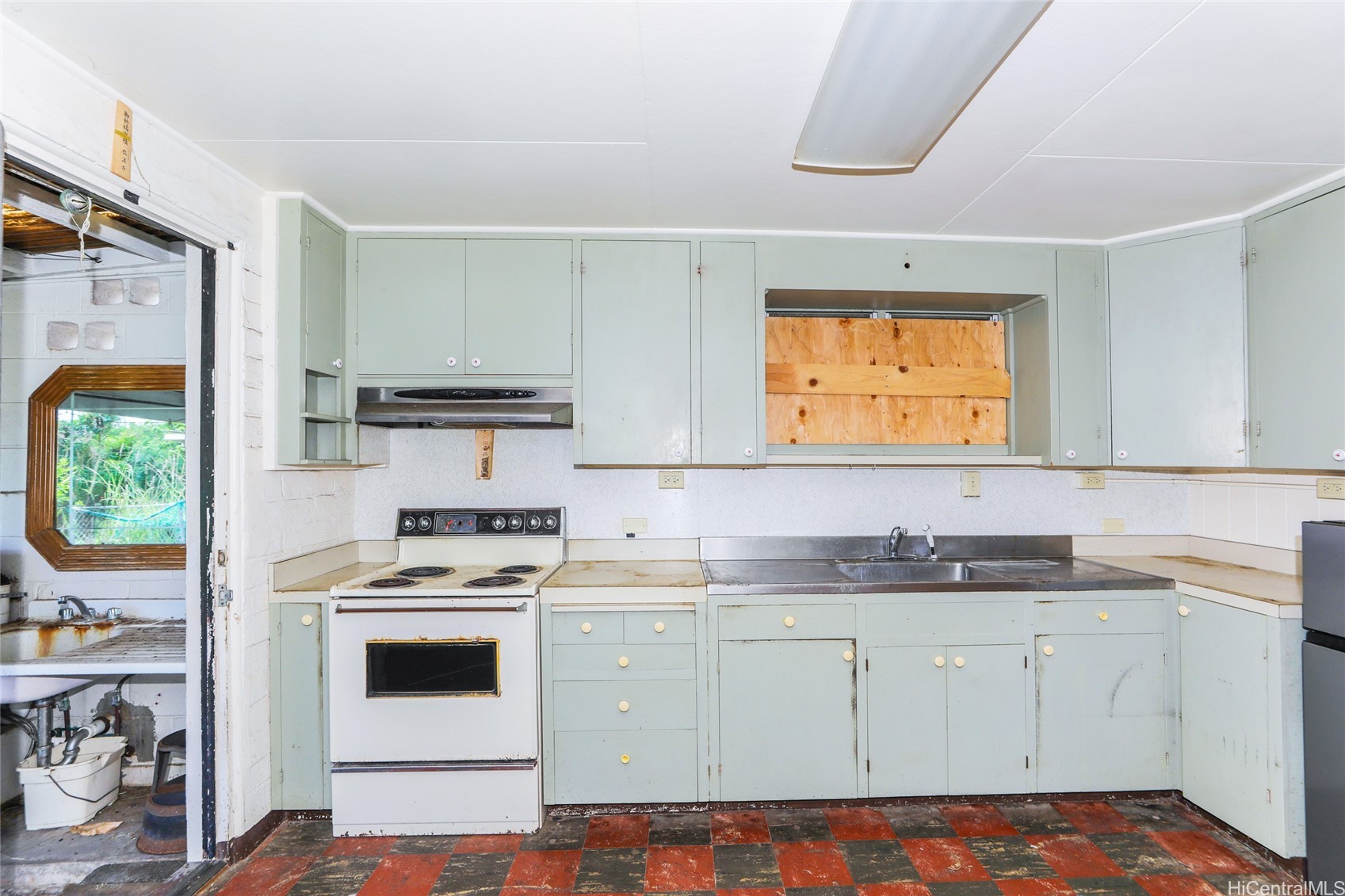 970 Valley View Drive Property Photo 3