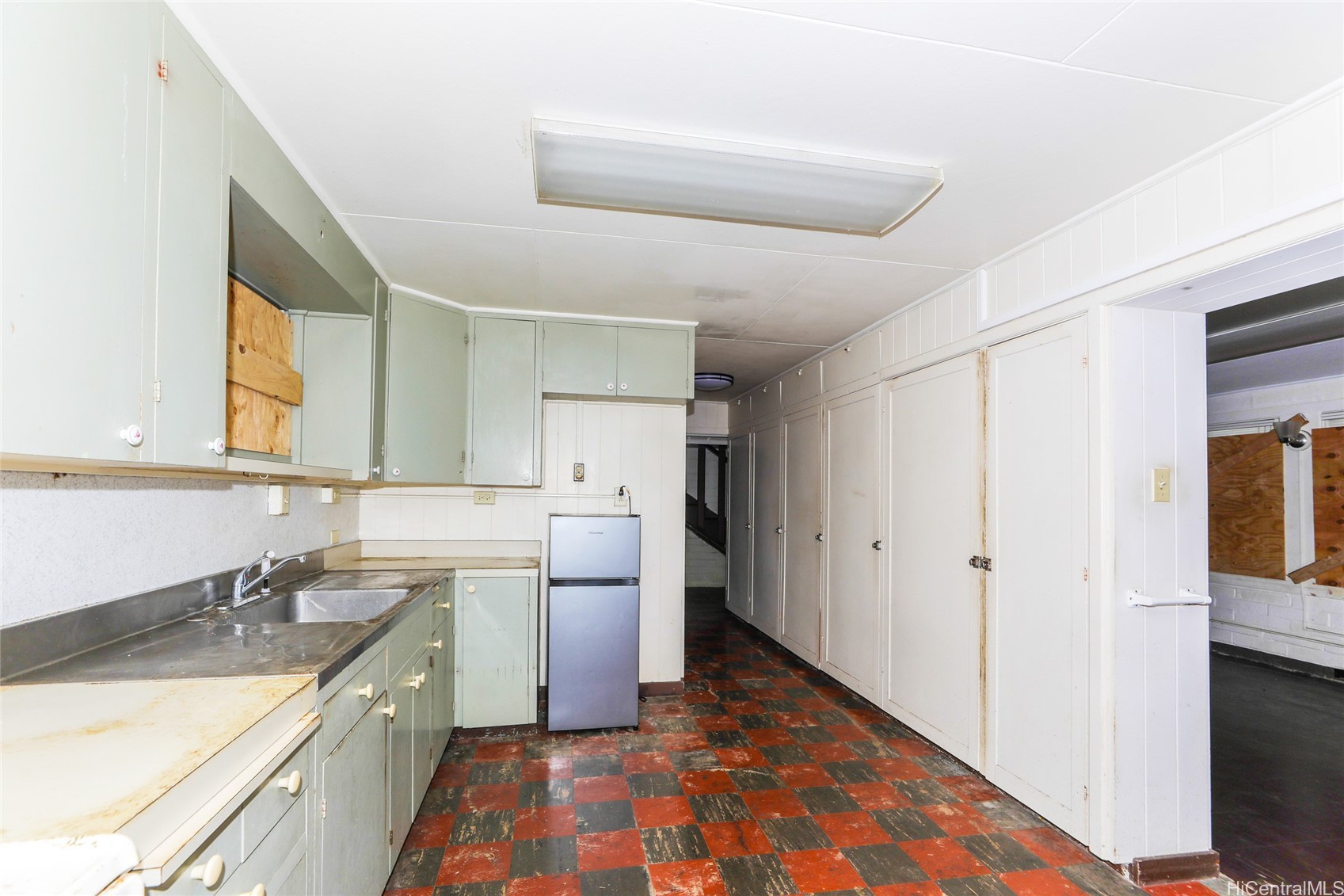 970 Valley View Drive Property Photo 4
