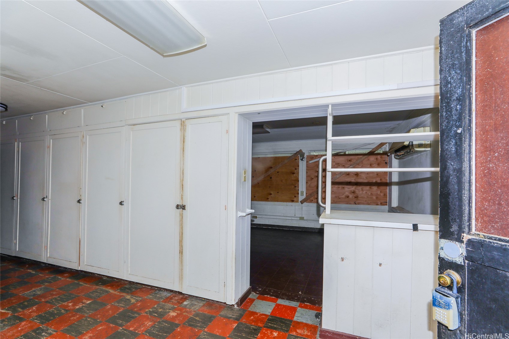 970 Valley View Drive Property Photo 5