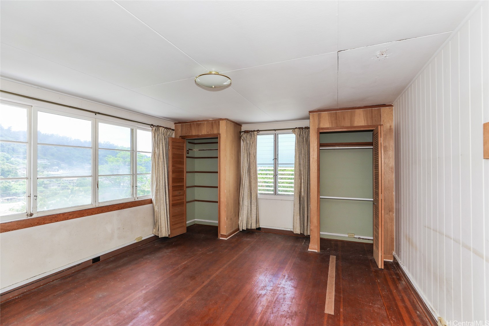 970 Valley View Drive Property Photo 8