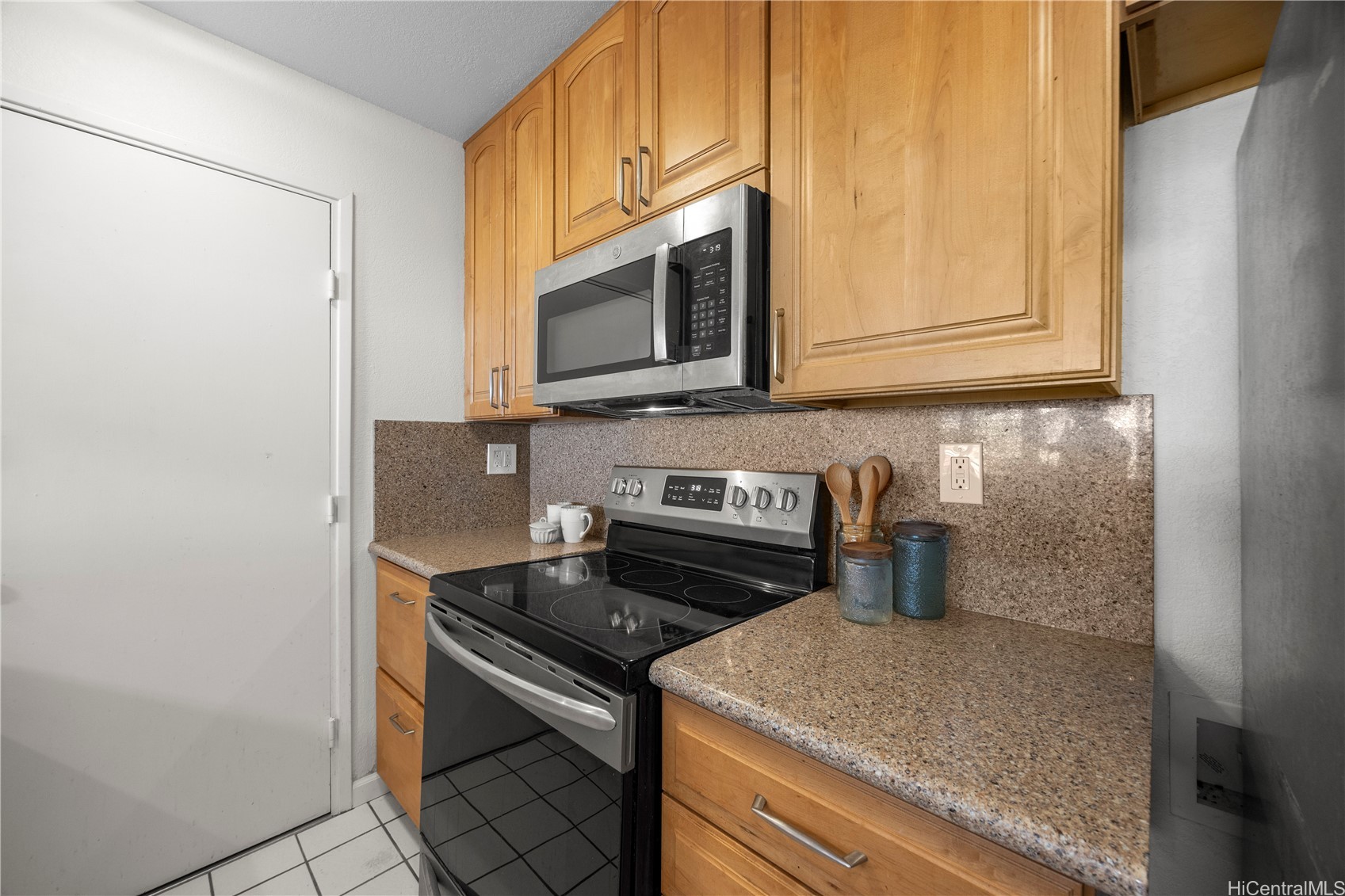 7536 Olili Place Property Photo 6