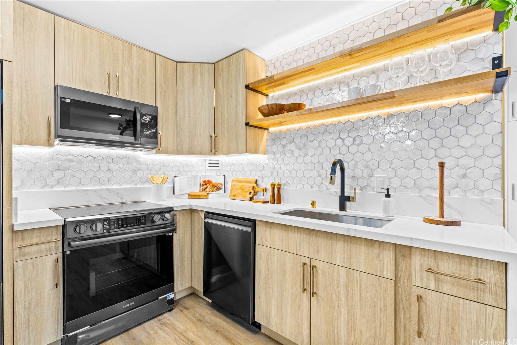 1717 Ala Wai Boulevard 607 Property Photo 5