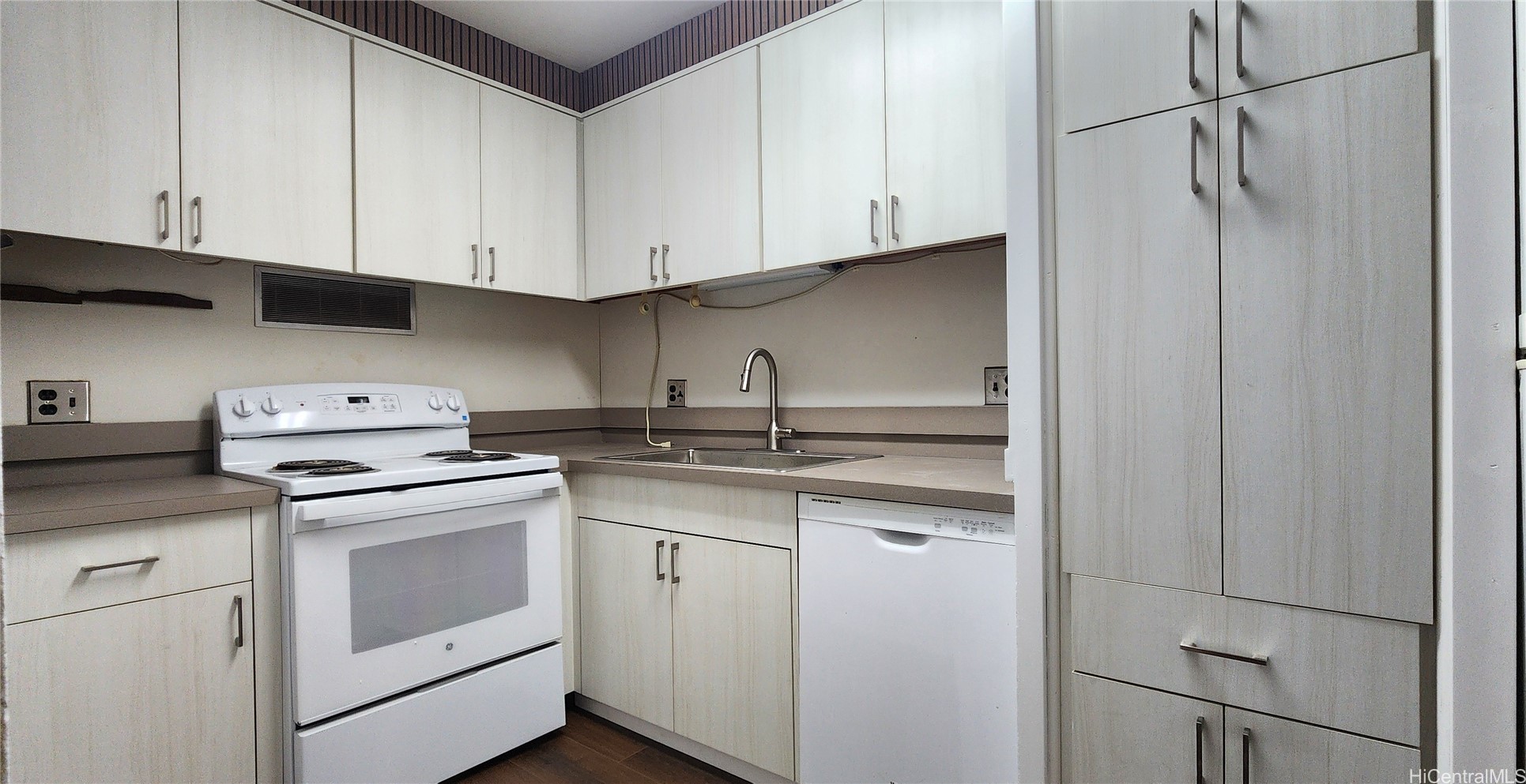 1350 Ala Moana Boulevard Property Photo 1