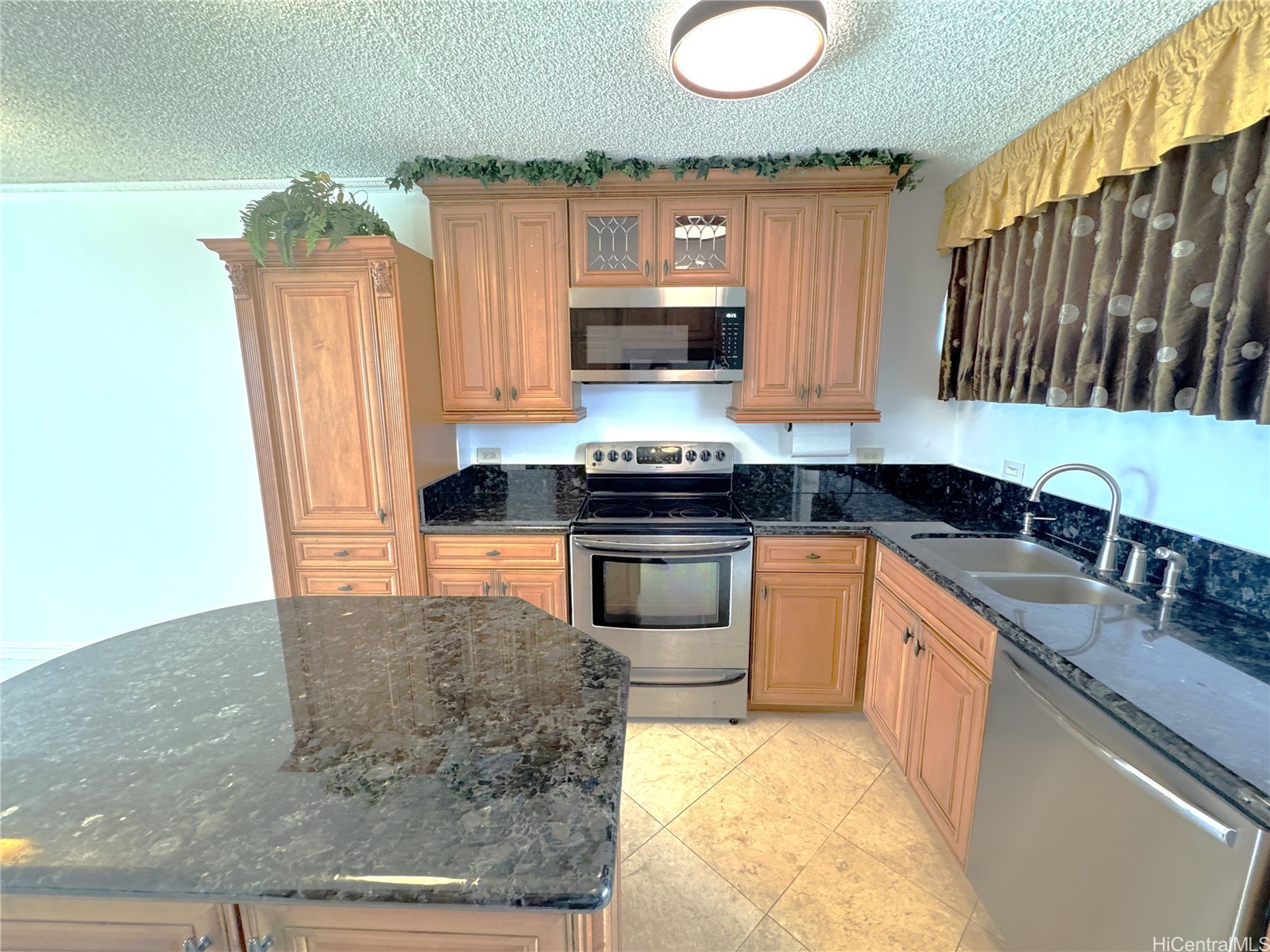 555 University Avenue 3103 Property Photo 3