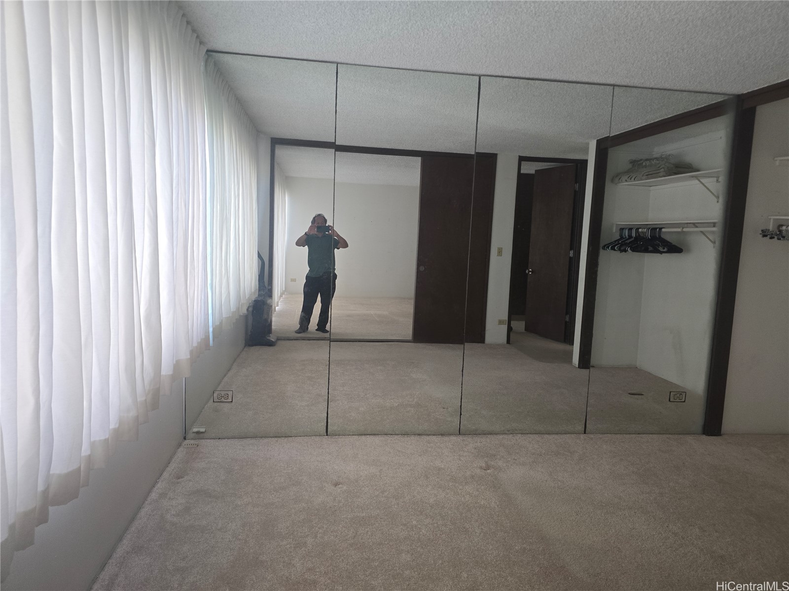 2140 Kuhio Avenue 1805 Property Photo 4