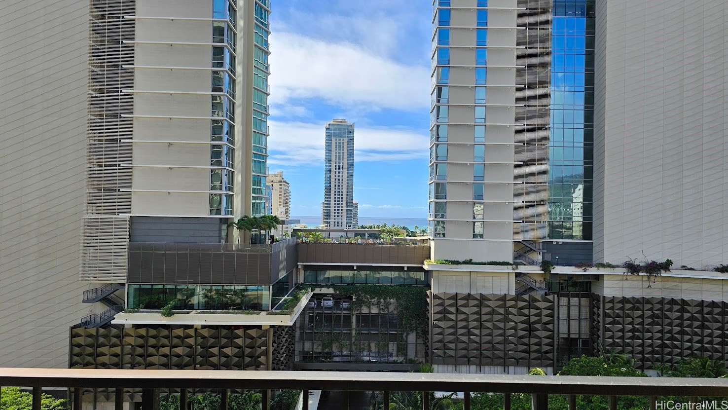2140 Kuhio Avenue 1006 Property Photo 1