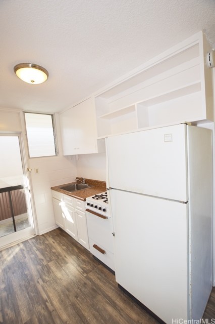 1837 Young Street E Property Photo 4