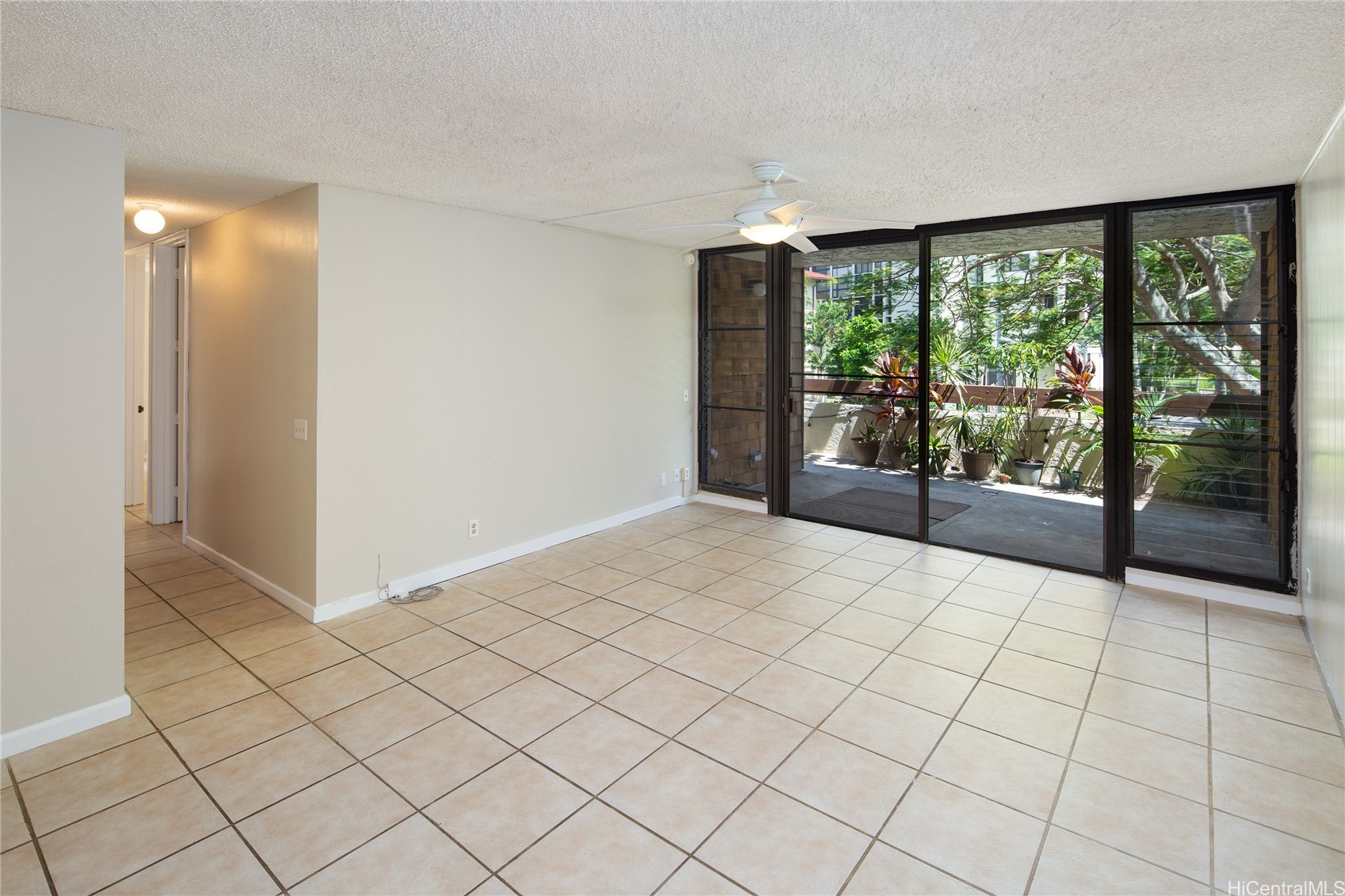 1015 Aoloa Place 204 Property Photo 2