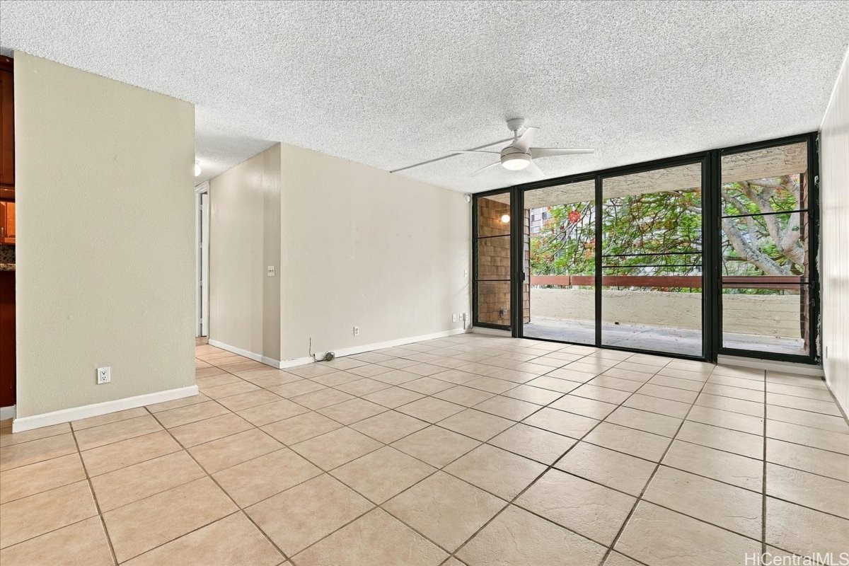 1015 Aoloa Place 204 Property Photo 3