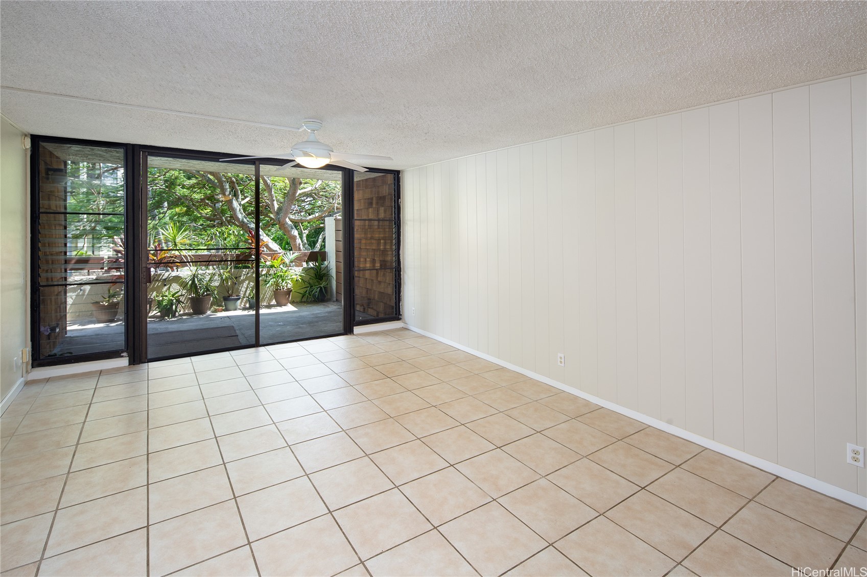 1015 Aoloa Place 204 Property Photo 4