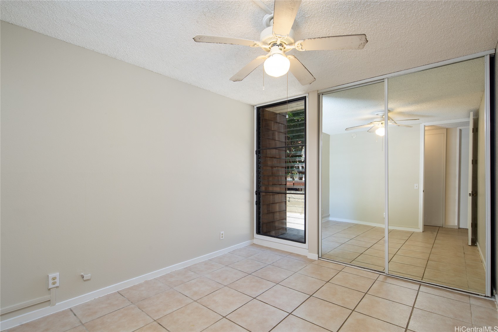 1015 Aoloa Place 204 Property Photo 12