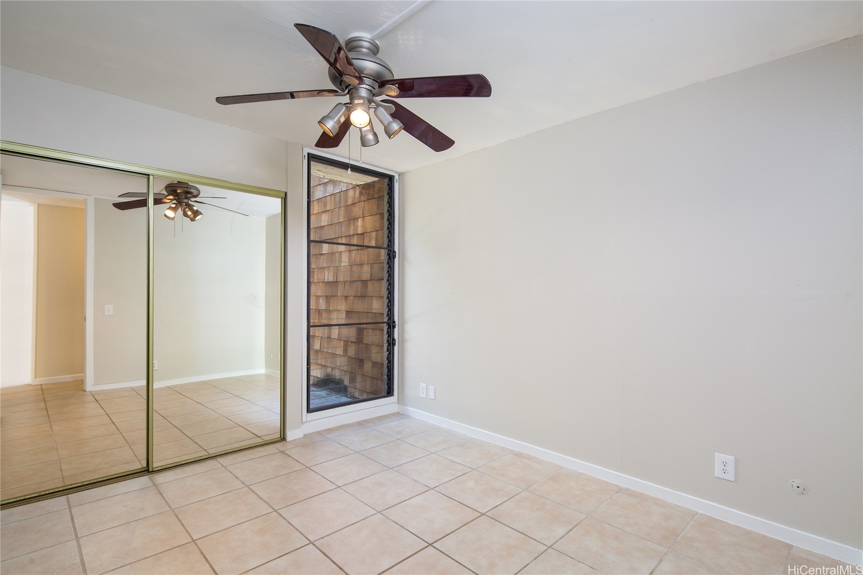 1015 Aoloa Place 204 Property Photo 14