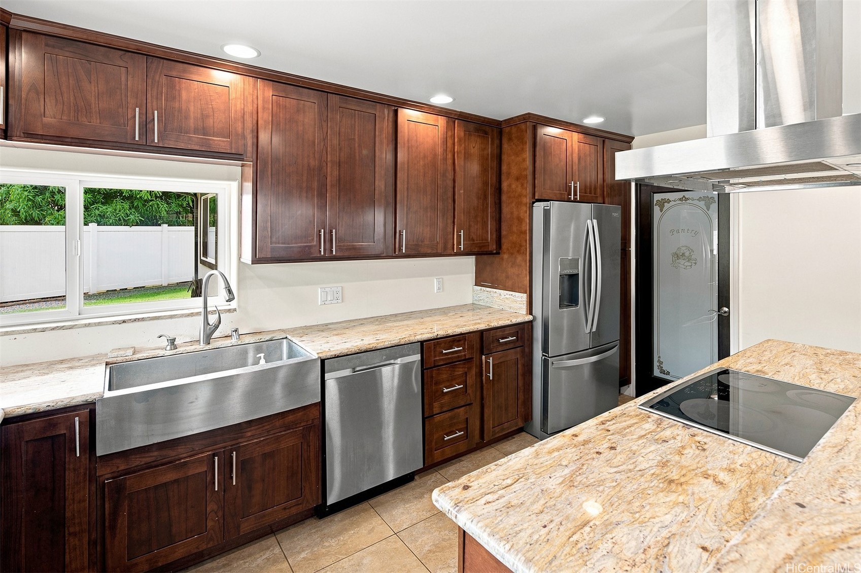 6171 Summer Street Property Photo 6