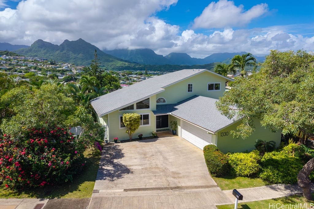 1330 Kuuna Place Property Photo 1