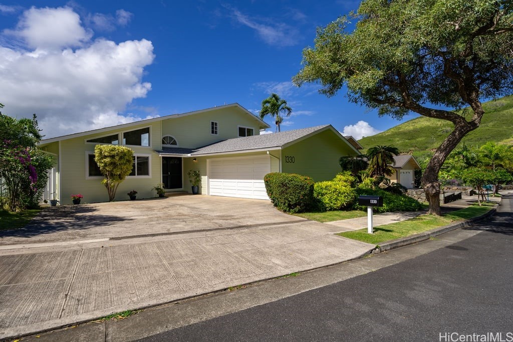 1330 Kuuna Place Property Photo 2