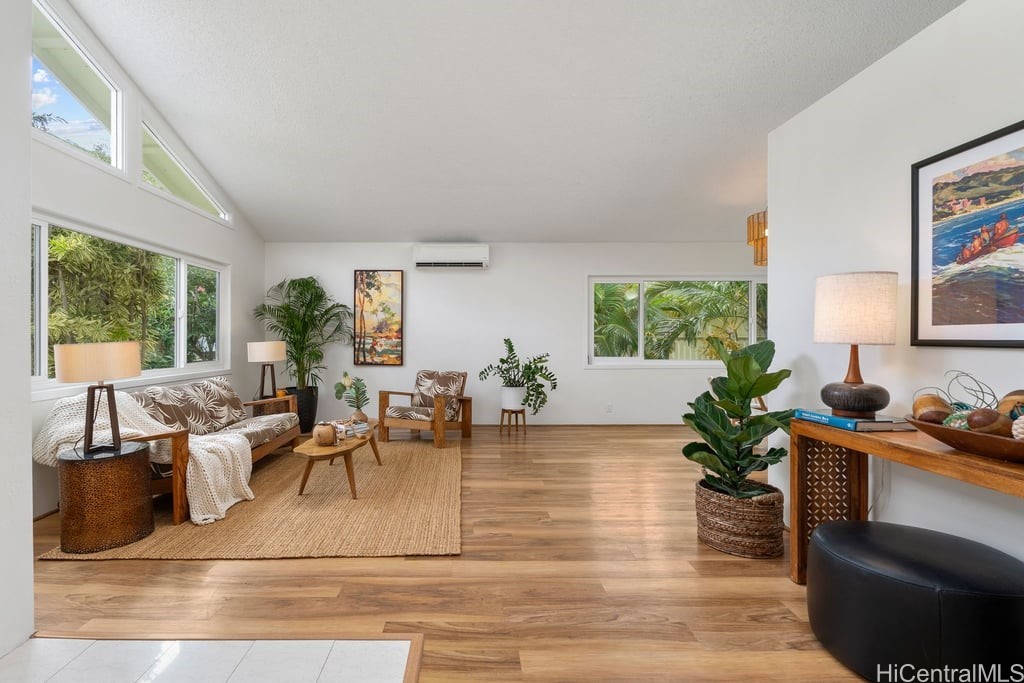 1330 Kuuna Place Property Photo 4