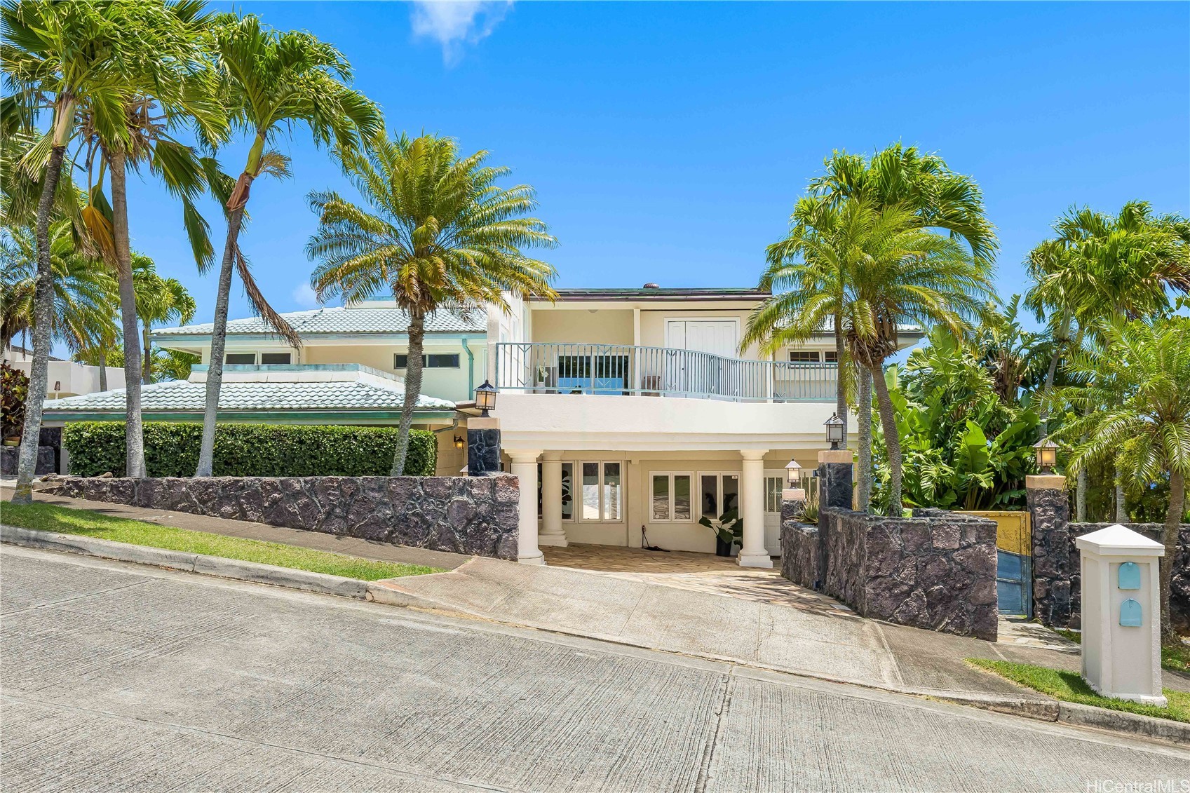 869 Ikena Circle Property Photo 2