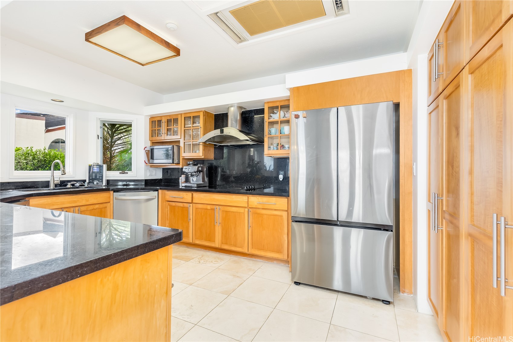 869 Ikena Circle Property Photo 8