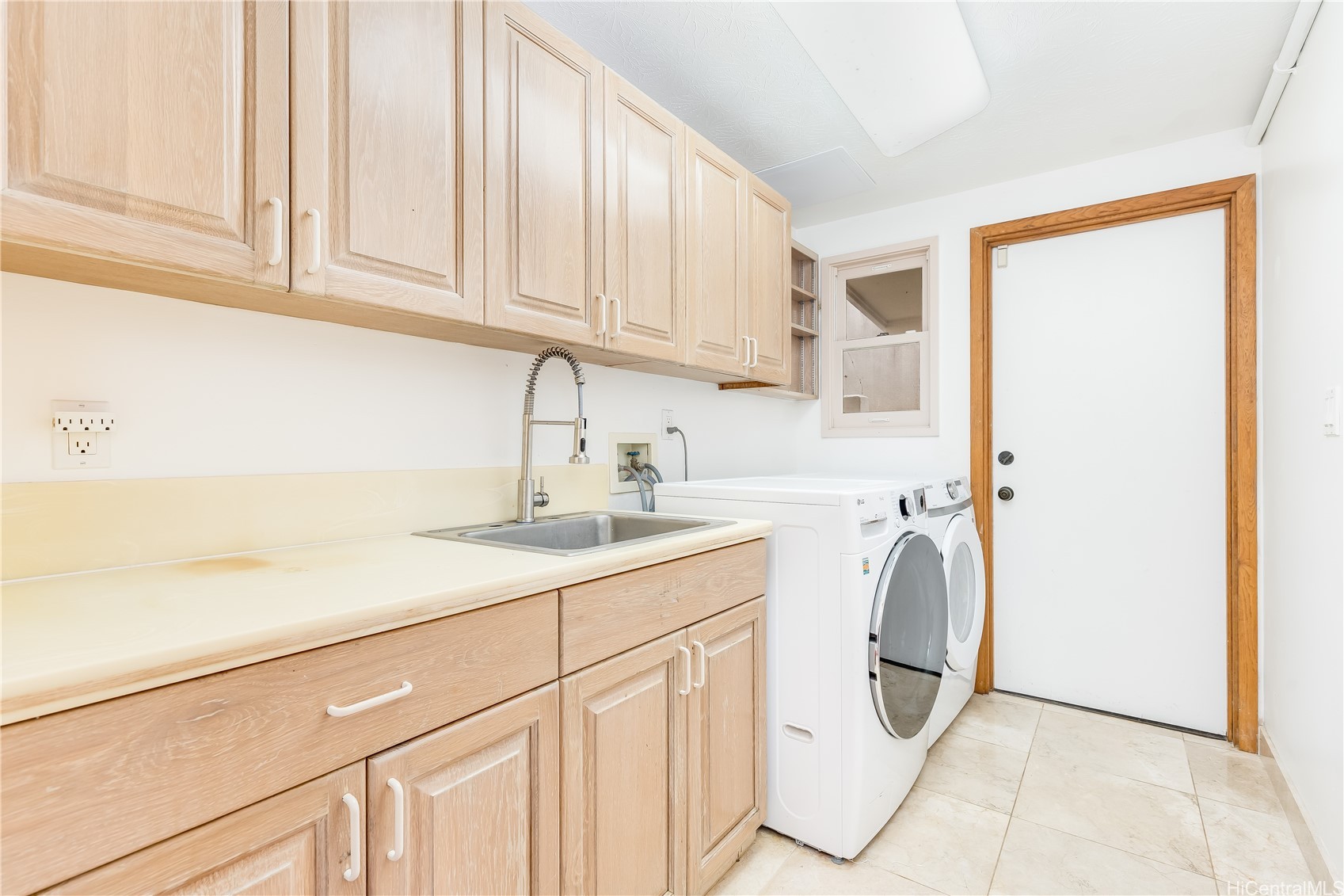 869 Ikena Circle Property Photo 13