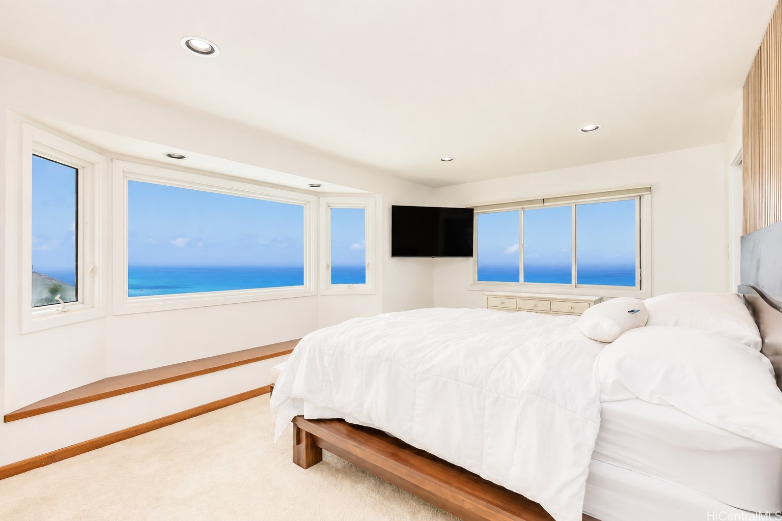 869 Ikena Circle Property Photo 18