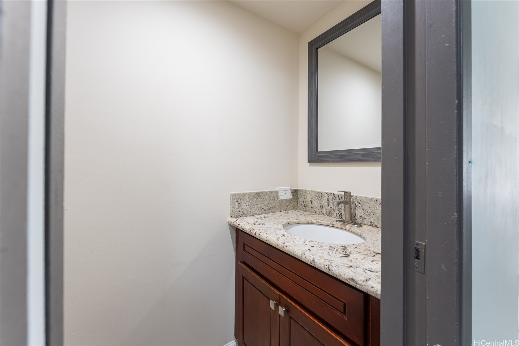 500 University Avenue 320 Property Photo 7