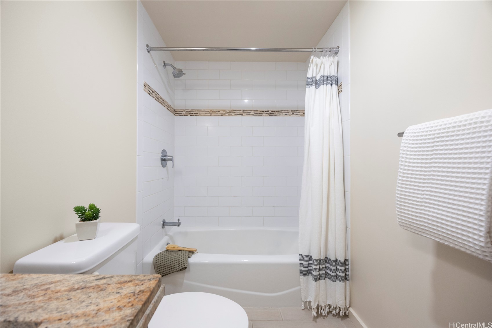 1810 Kaioo Drive B307 Property Photo 14