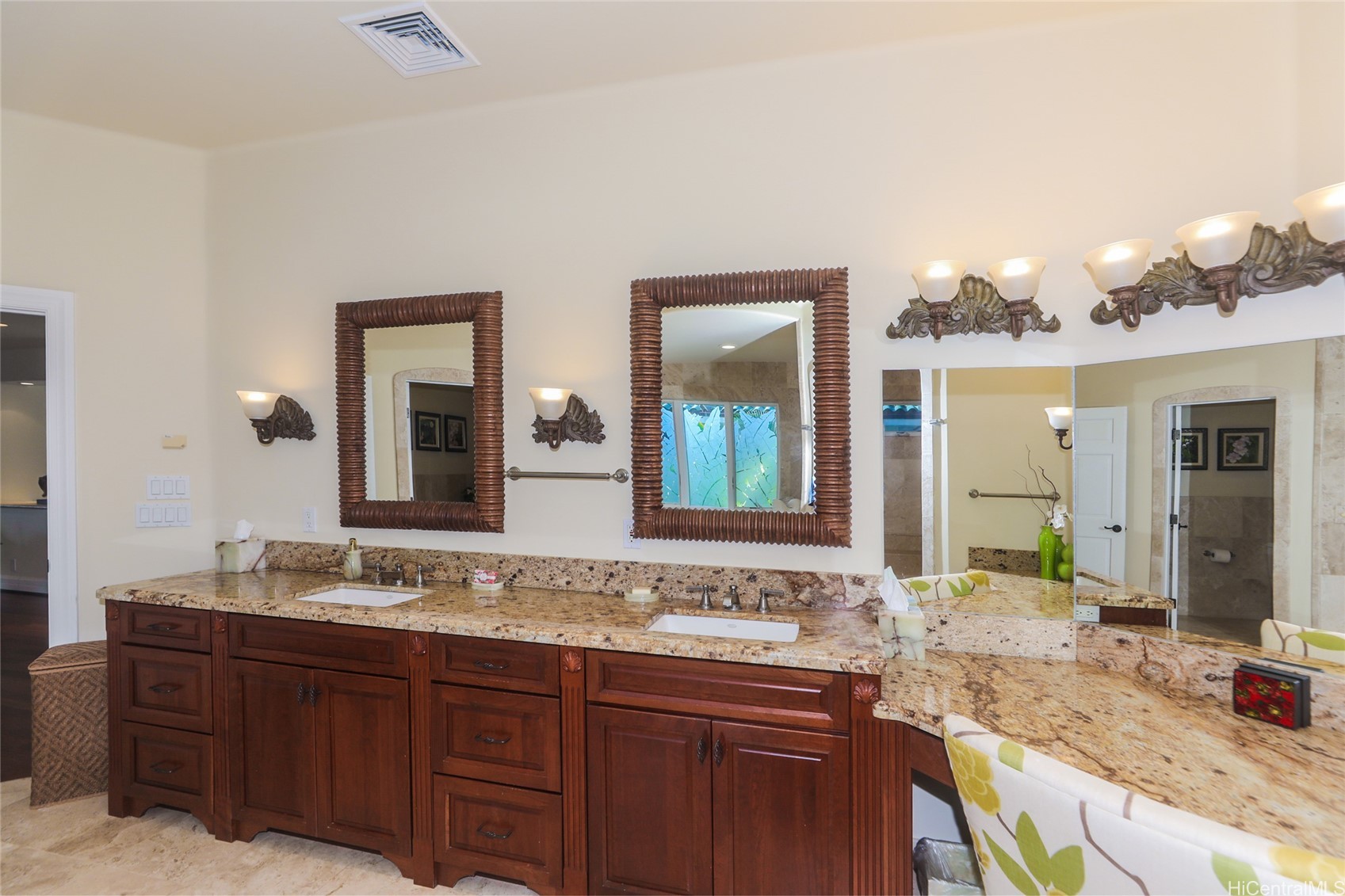 202615821 Property Photo 14