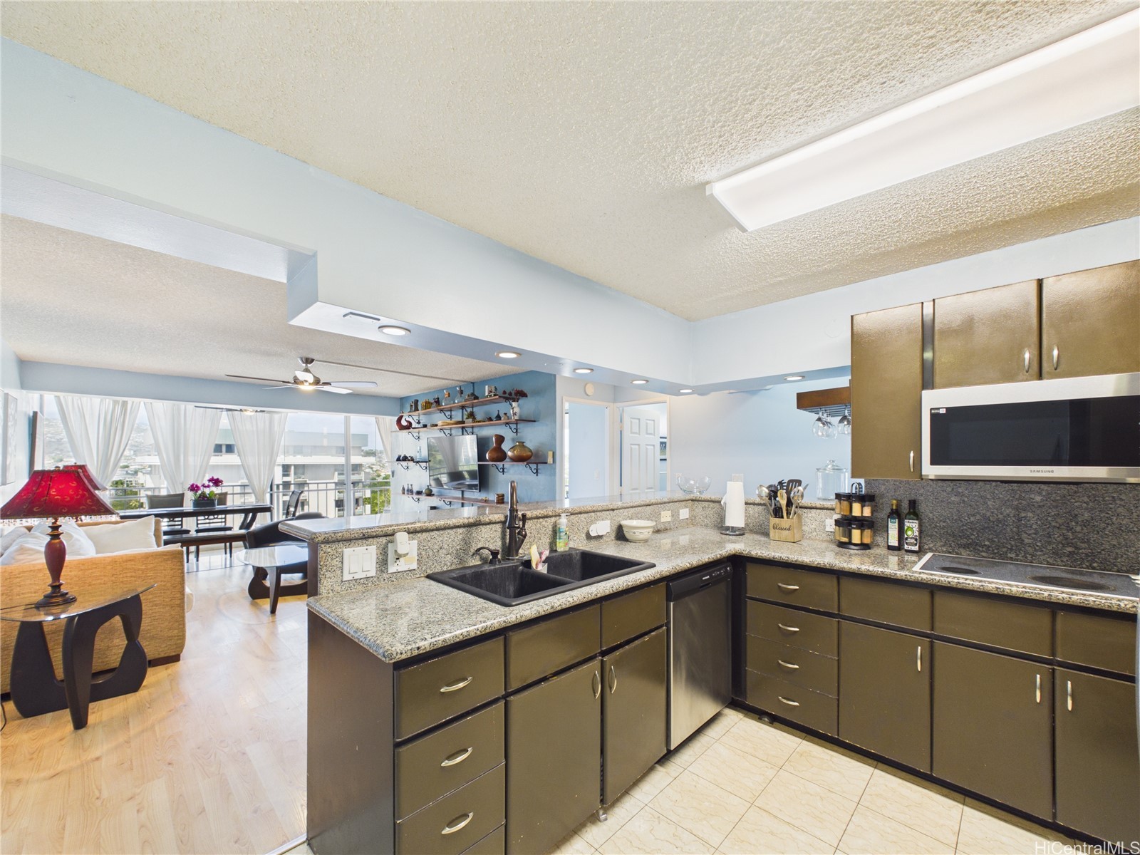 2575 Kuhio Avenue 1404 Property Photo 4