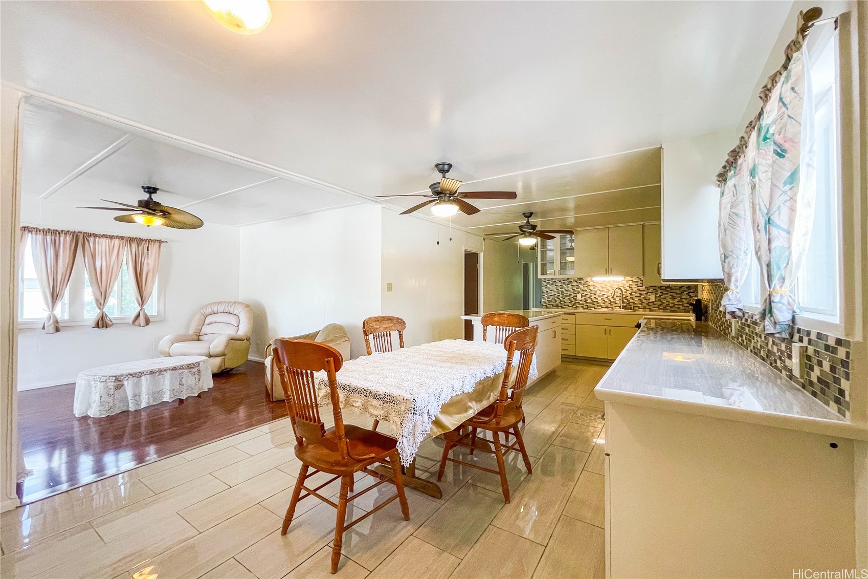 87-609 Manuu Street Property Photo 8