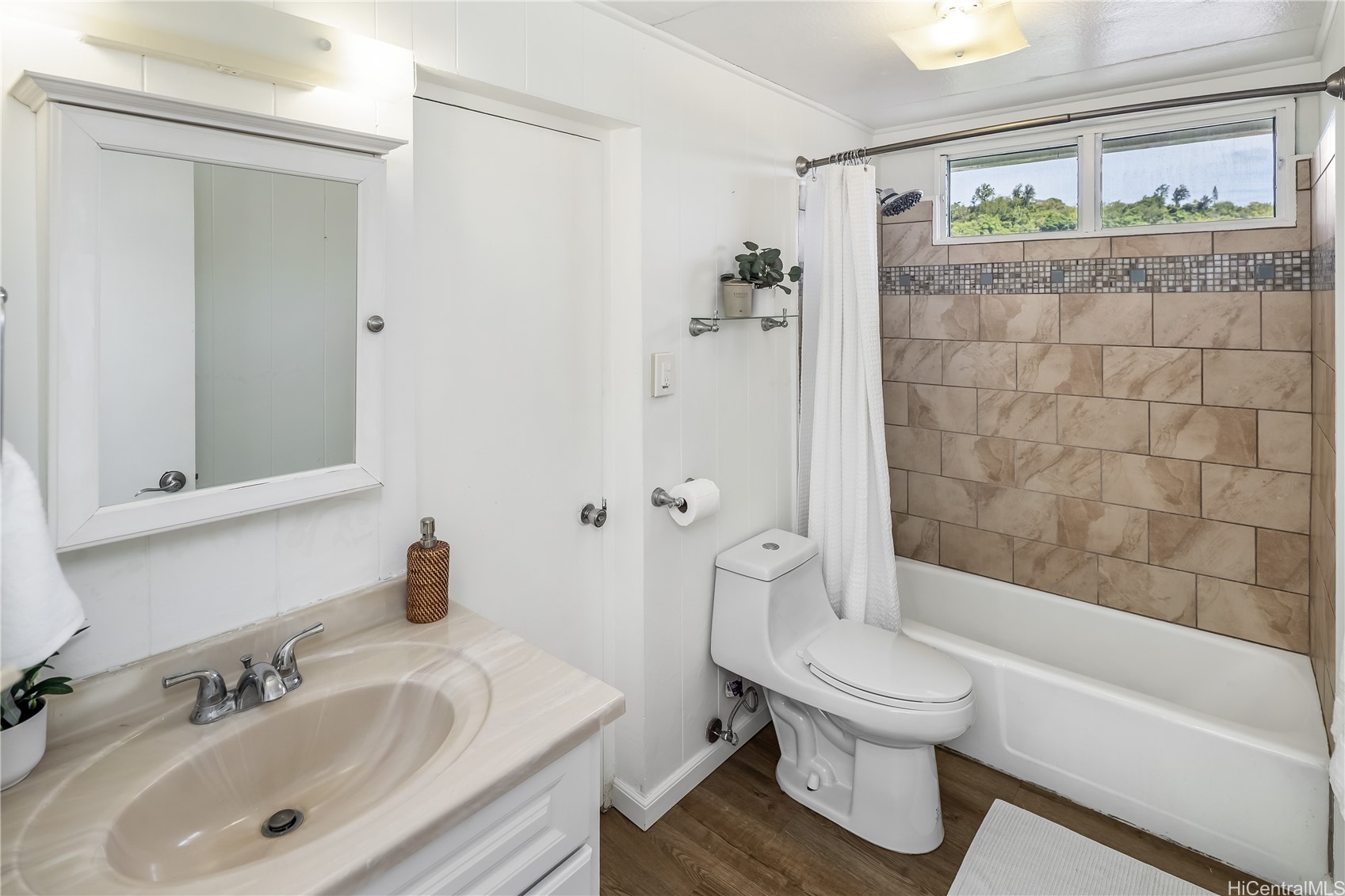 2453 Pacific Heights Road Property Photo 9