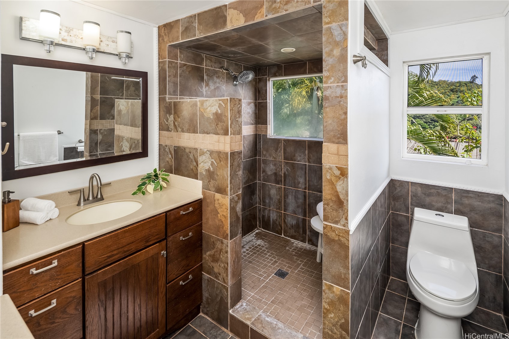 2453 Pacific Heights Road Property Photo 14