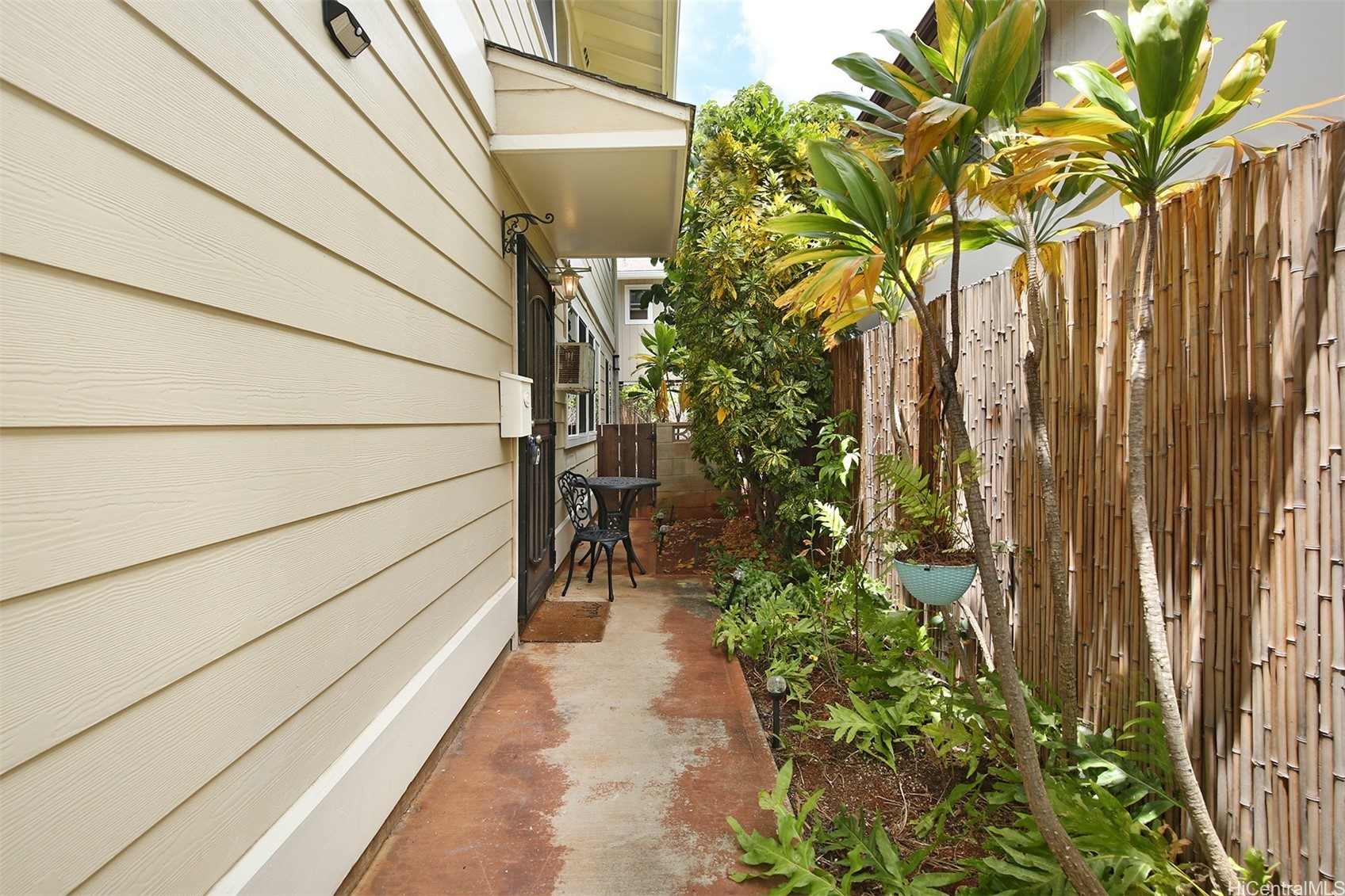 1227 8th Avenue Property Photo 3