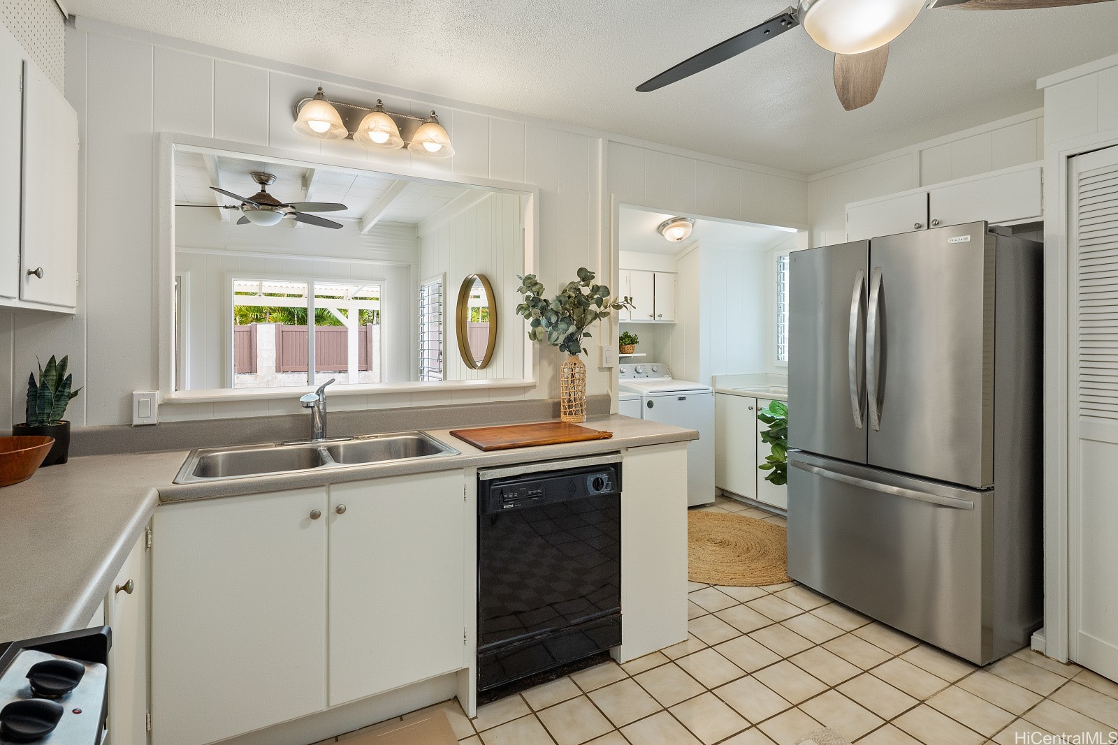 1031 Lunaai Place Property Photo 7