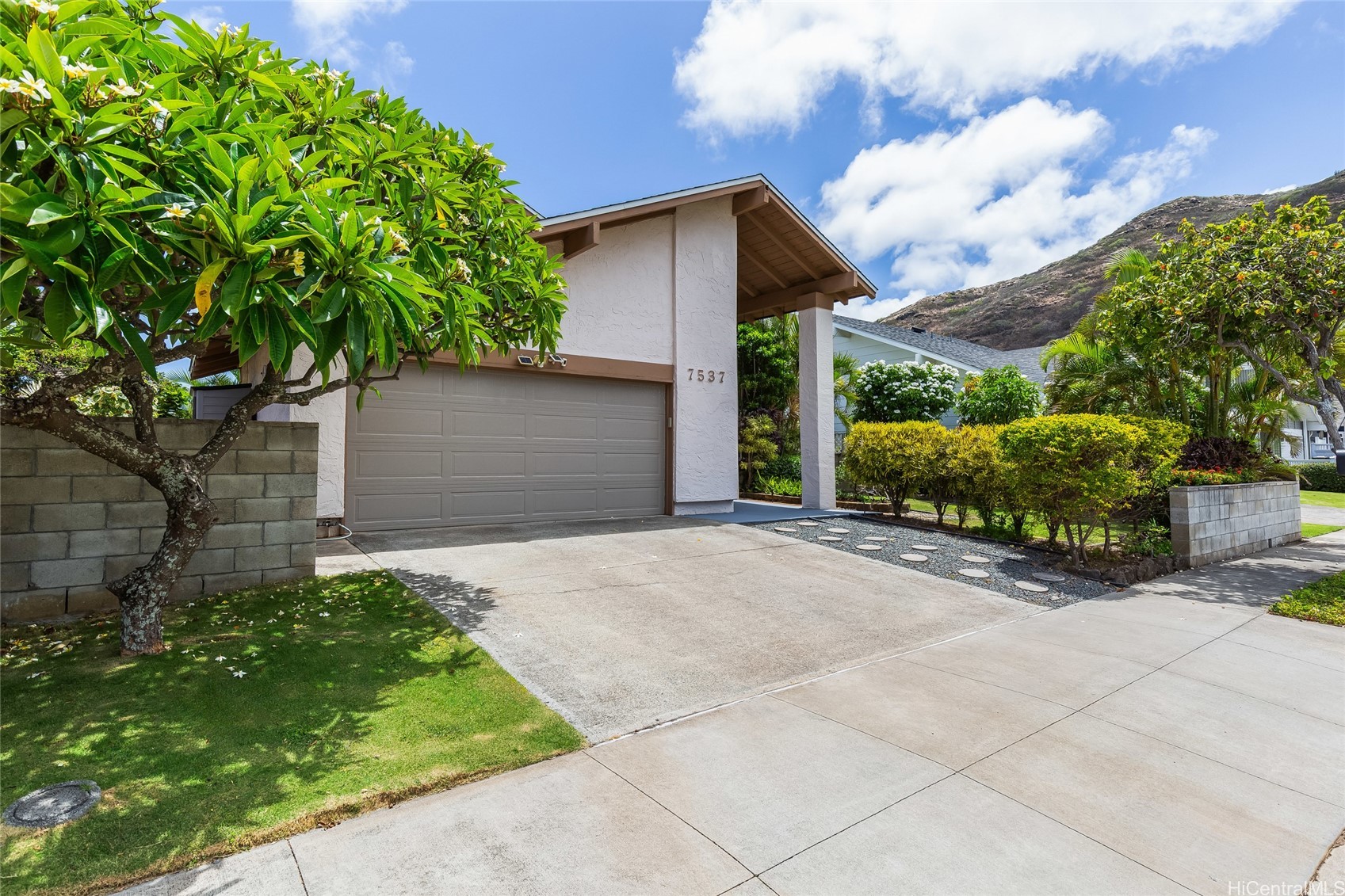 7537 Puumahoe Place Property Photo 1