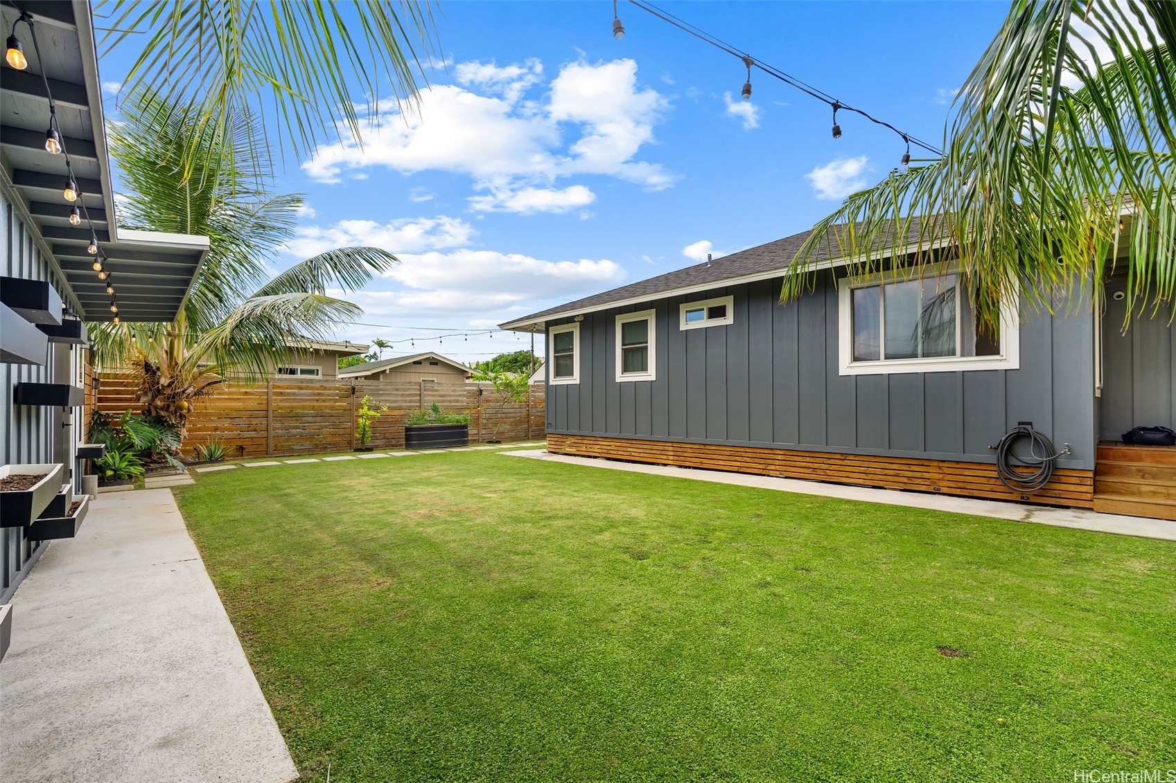 427 Kawainui Street B Property Photo 1