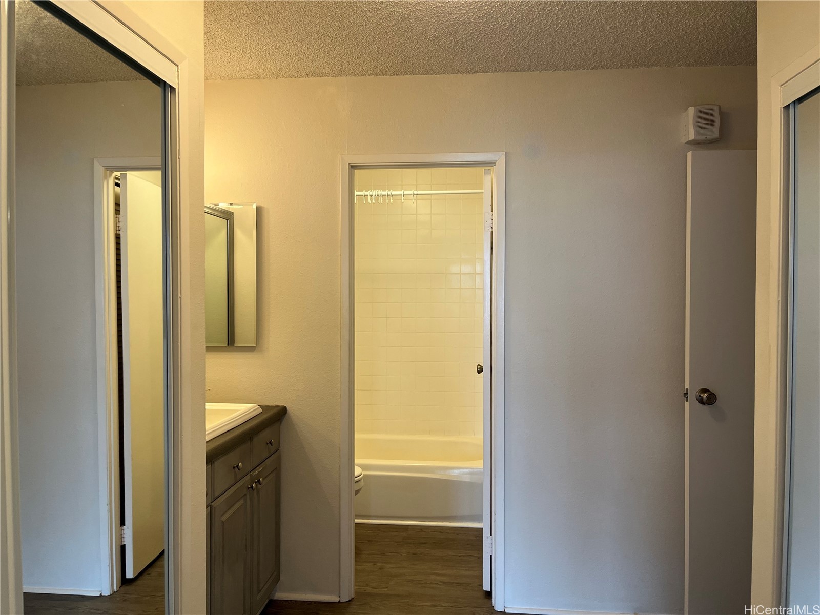 1255 Nuuanu Avenue E2108 Property Photo 9
