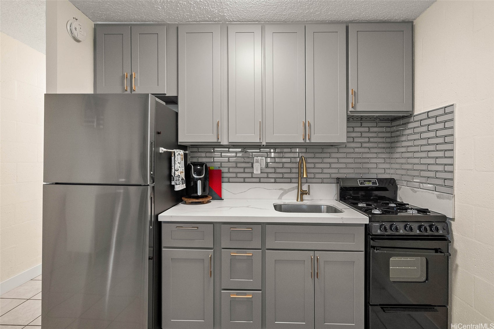 1863 Kaioo Drive 302 Property Photo 3