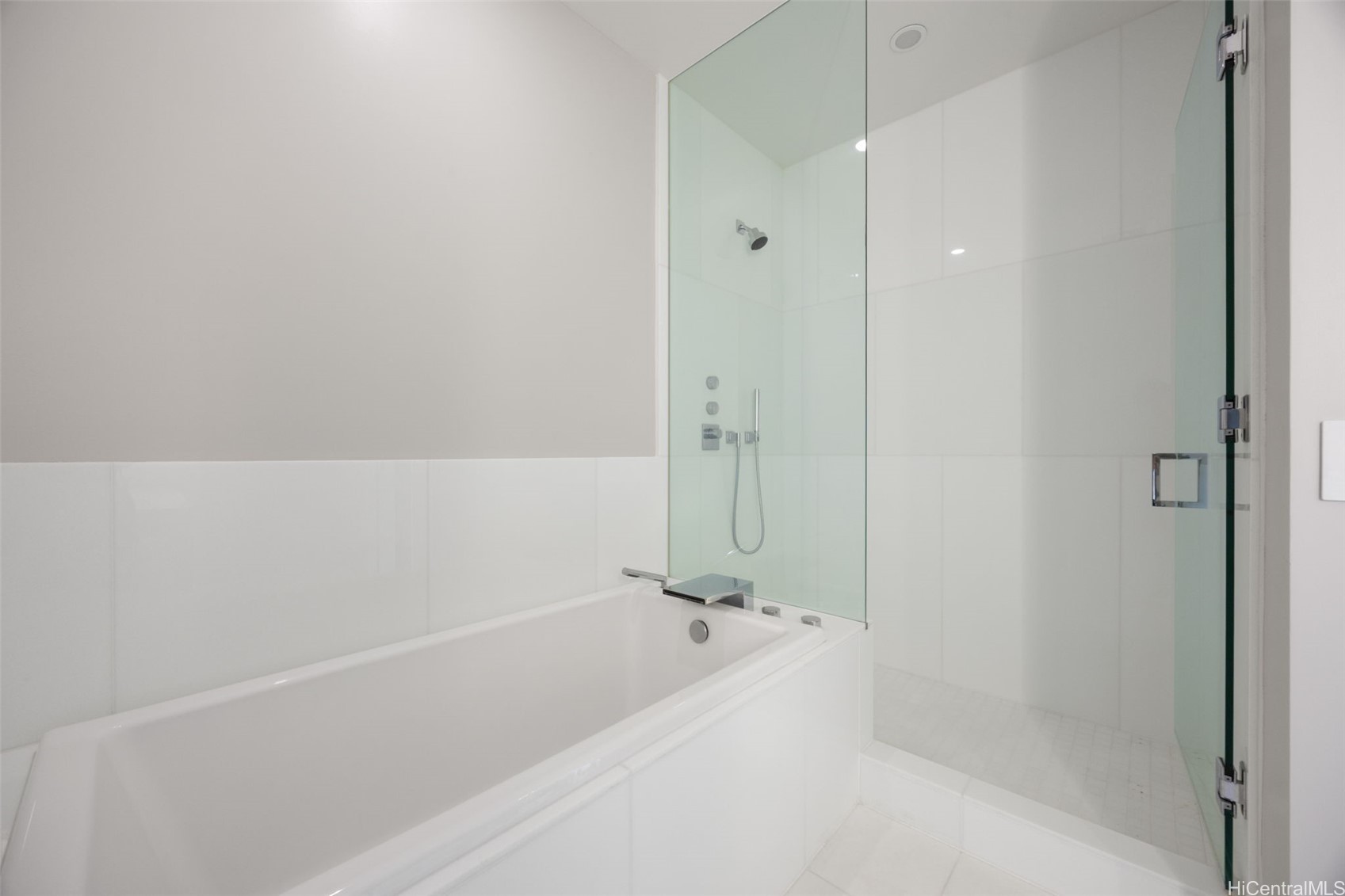 1118 Ala Moana Boulevard 1101 Property Photo 16