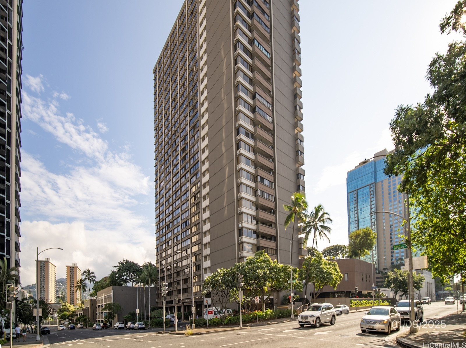 1255 Nuuanu Avenue E611 Property Photo 1