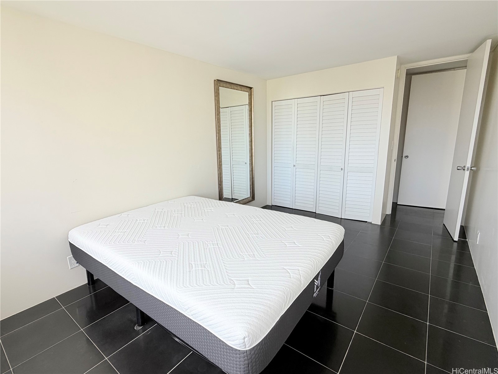 400 Hobron Lane 3311 Property Photo 12