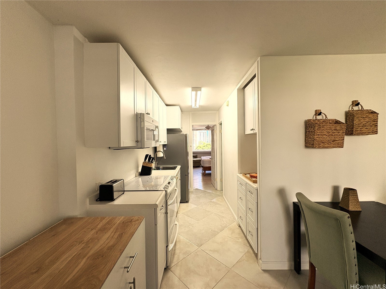 425 Ena Road 604a Property Photo 6
