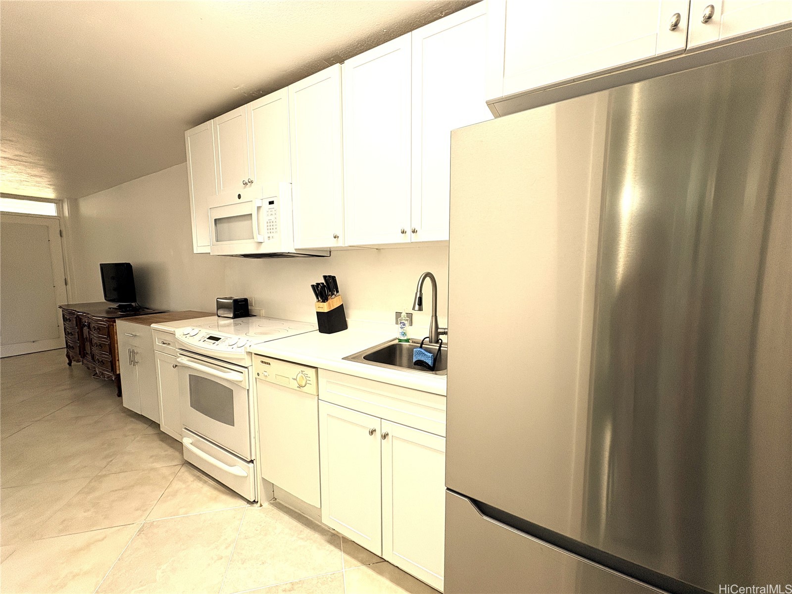 425 Ena Road 604a Property Photo 7